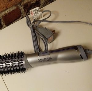 Round brush with hair dryer